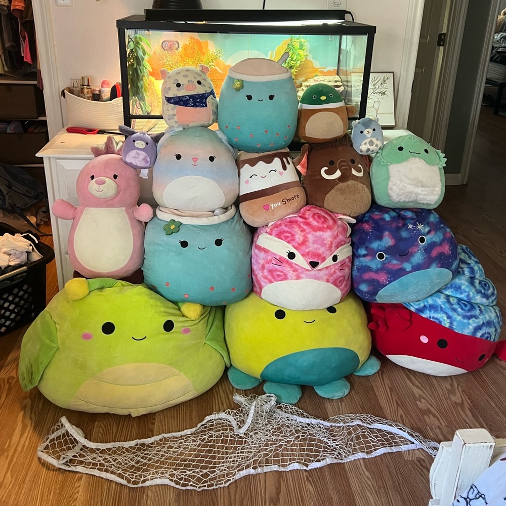 SQUISHMALLOWS - *READ DESCRIPTION * - prices vary based on size- includes net